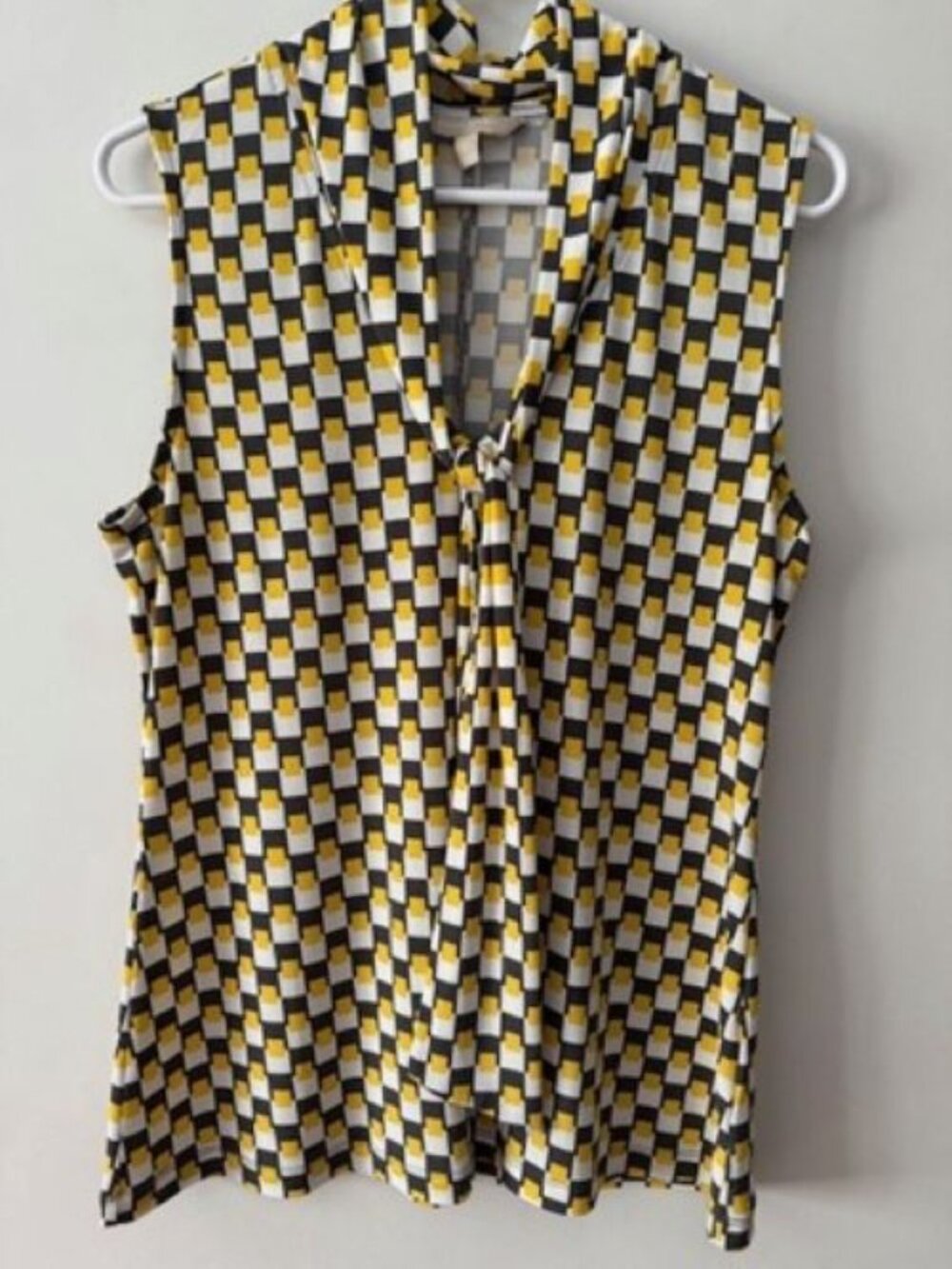 Share Banana Republic - Geometric Yellow and Gray Sleeveless Blouse - Size L